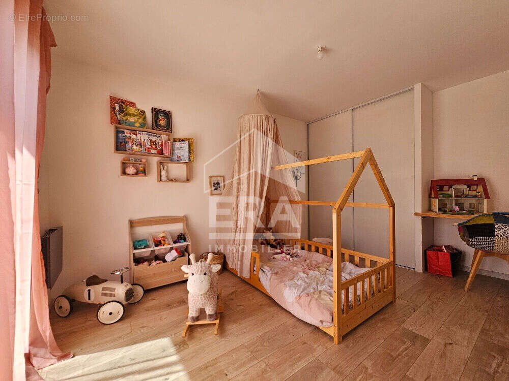 Maison à ROULLET-SAINT-ESTEPHE