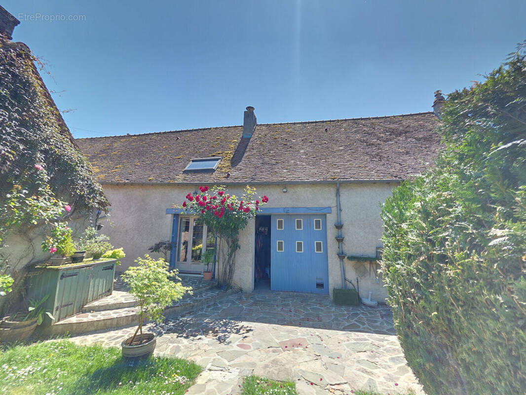 Maison à JOUY