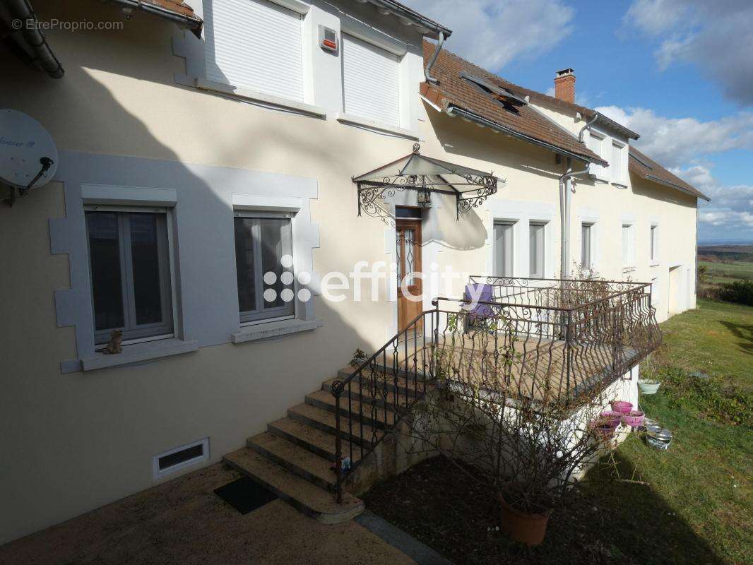 Maison à BELLENAVES