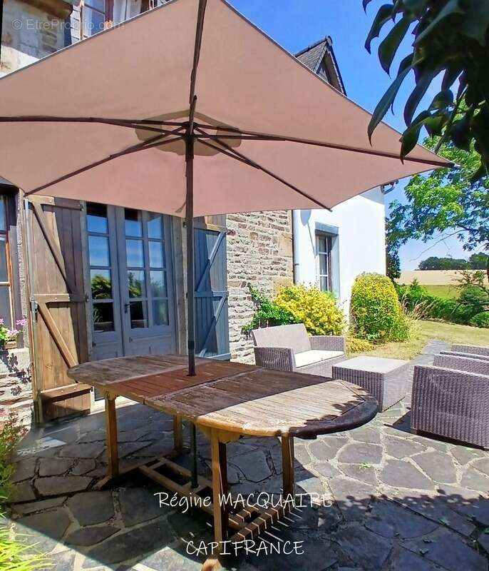 À vendre : Maison mitoyenne de 4 pièces,143 m2 env., 3 chambres sur un terrain de 1500 m2 avec panorama exceptionnel sur la camp - photo 3