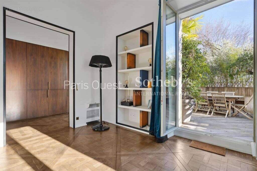 Appartement à NEUILLY-SUR-SEINE