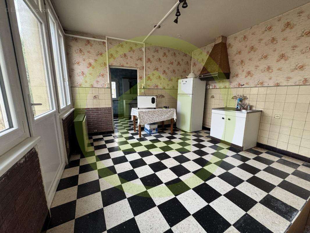 Maison à MAULDE