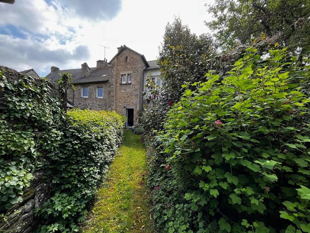 Maison à QUINTIN