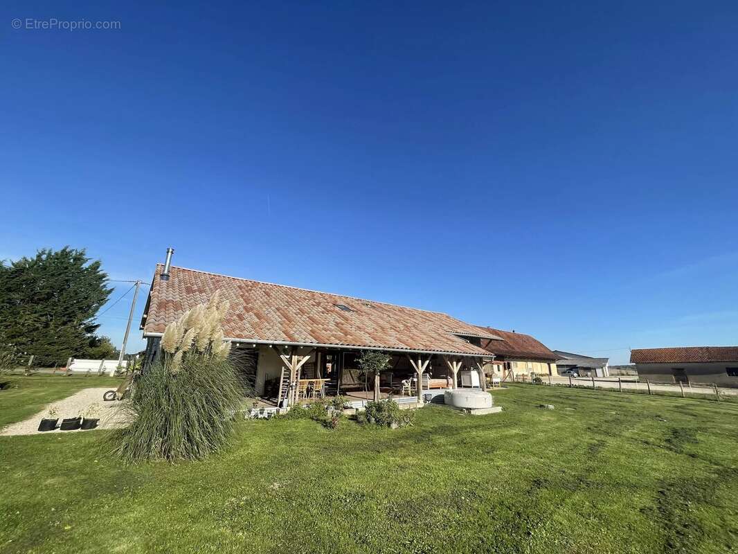 Maison à VARENNES-SAINT-SAUVEUR