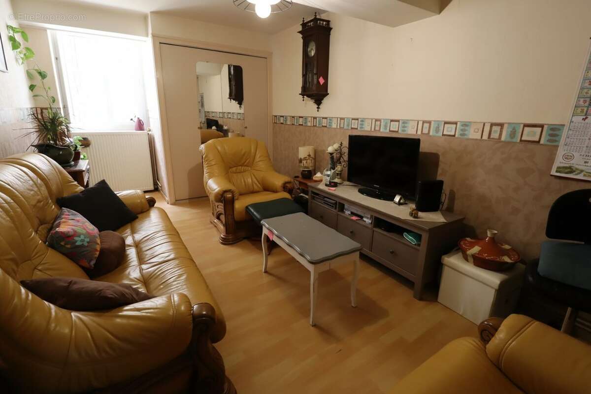 Maison 155 m² à Viriville  - photo 6