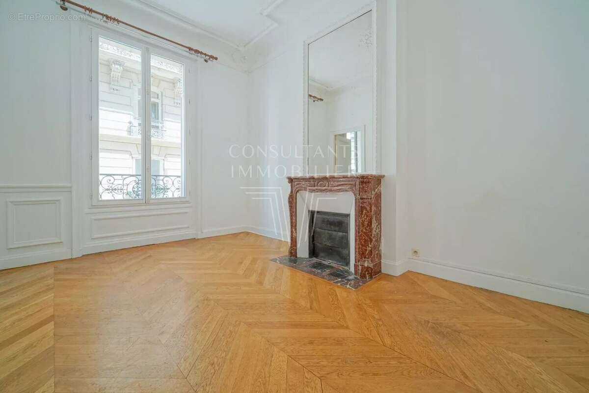 Appartement à PARIS-8E