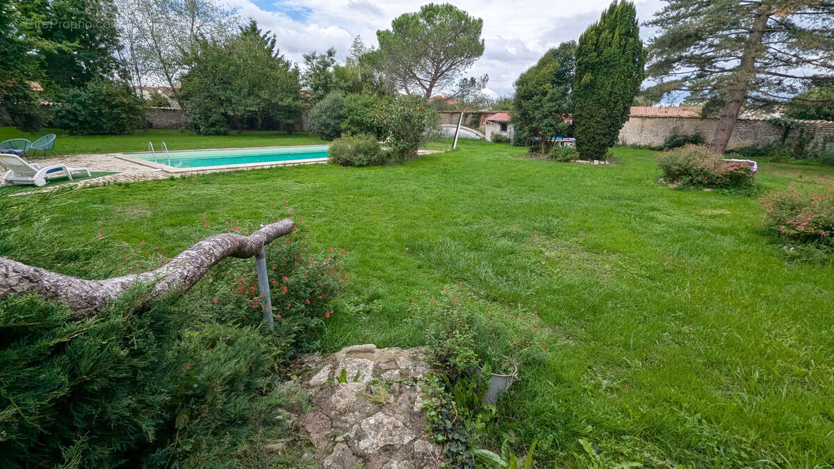 Maison à MAGNE