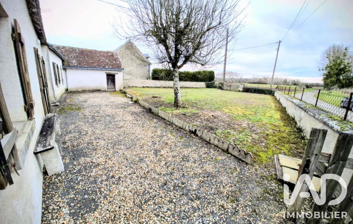 Maison 87 m² à Gizeux  - photo 3
