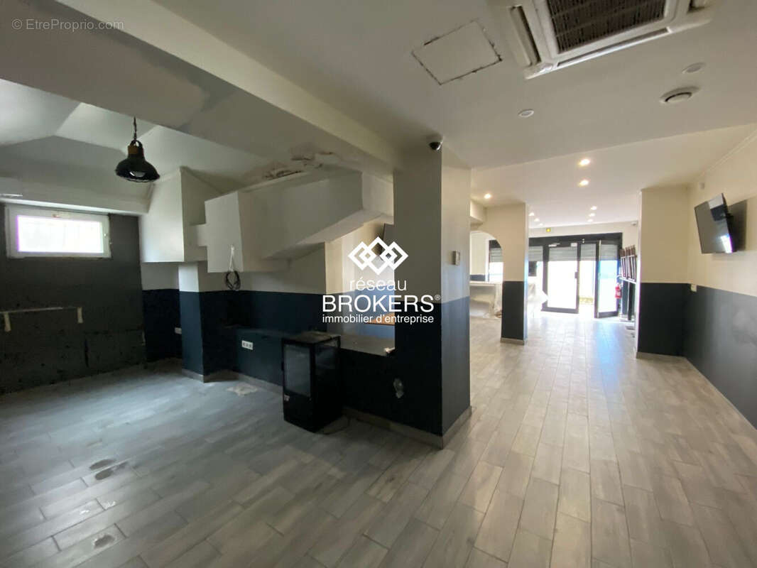 RDC - Commerce à SAINT-MAUR-DES-FOSSES