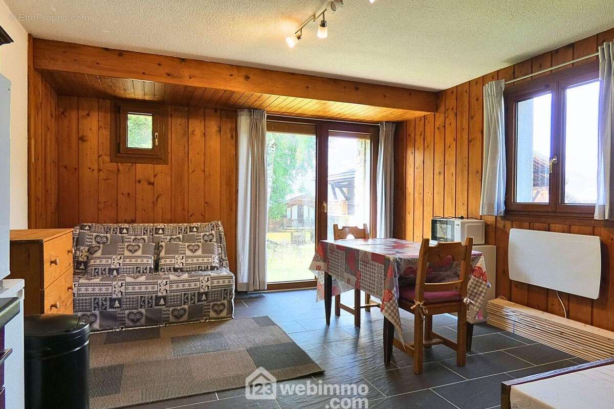À seulement 100 mètres des pistes de l'Espace Diamant et en centre village de la station Crest-Voland/Cohennoz, - Appartement à CREST-VOLAND