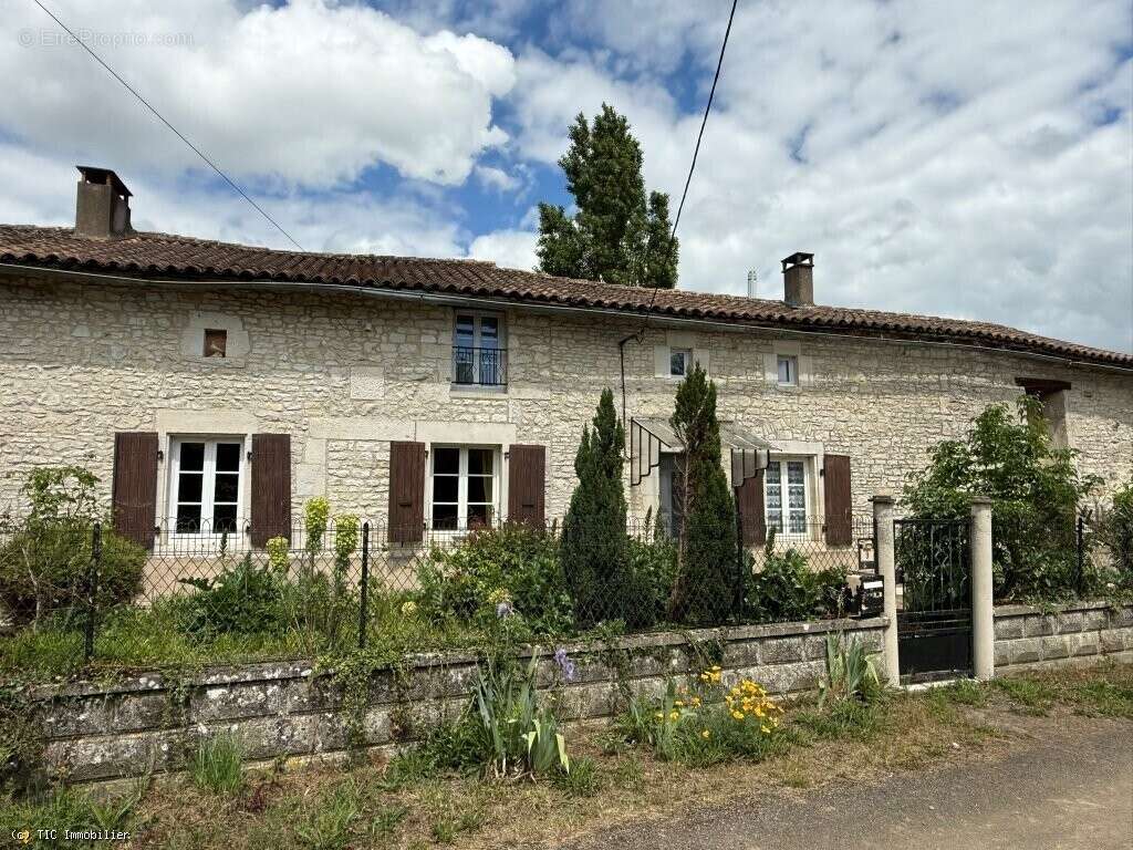Maison à RUFFEC