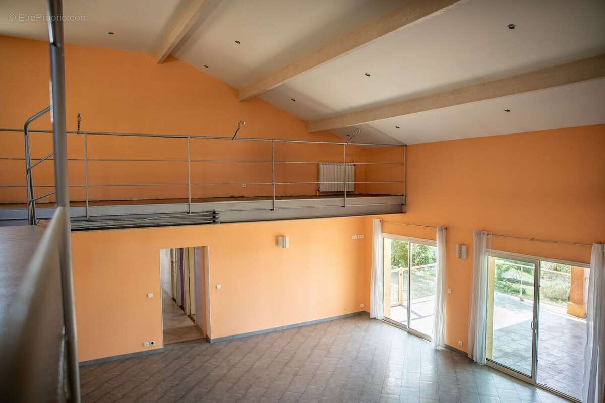 Demeure contemporaine, piscine intérieure, et terrain clos - photo 12