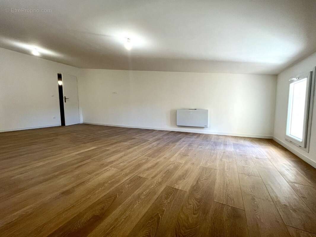 Belle maison de caractère de 200m2 avec 5 chambres en parfait état au cur historique de Roujan - photo 6