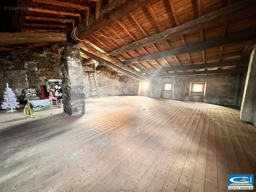 Maison 170 m² à Saint-Felicien  - photo 7