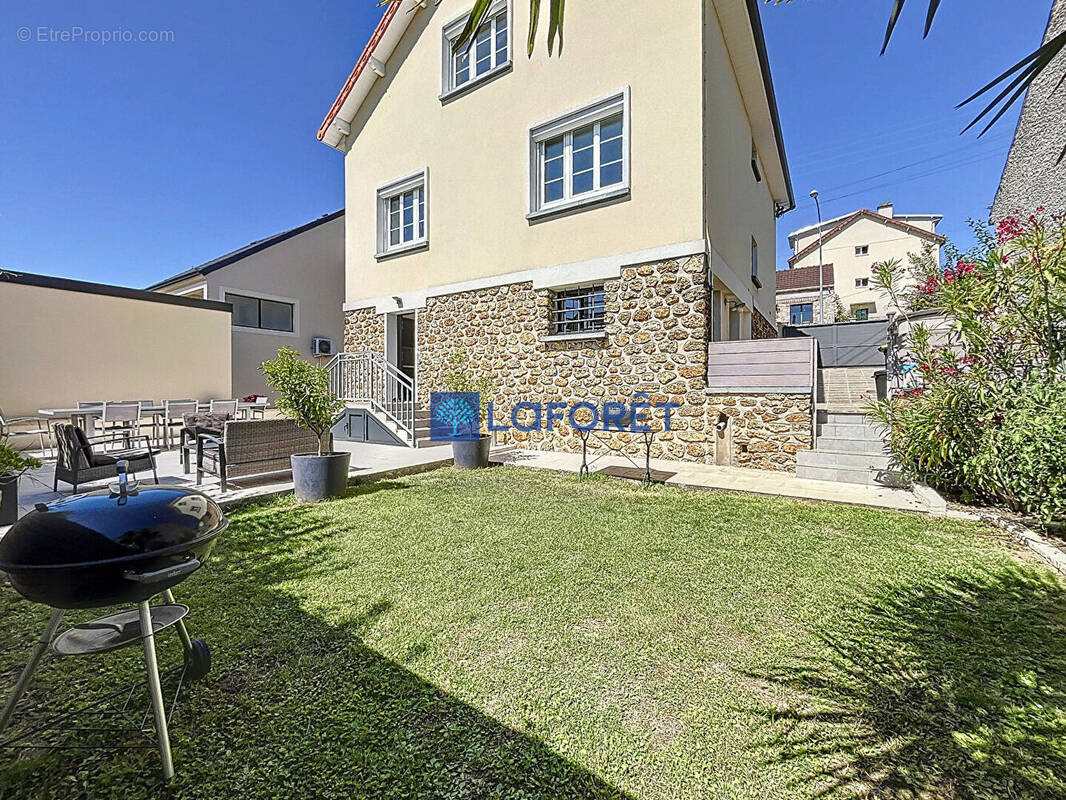 Maison à SAVIGNY-SUR-ORGE