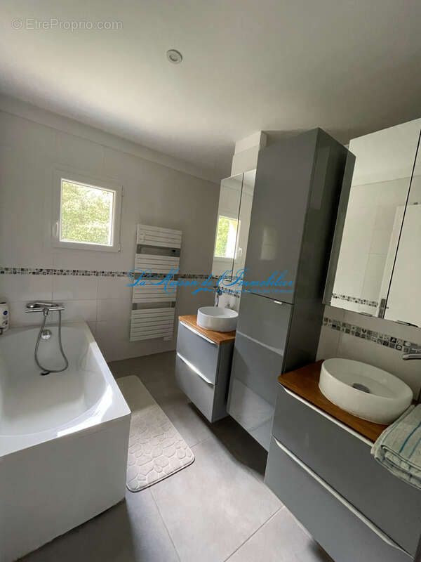 Entre ANDUZE et LASALLE, grande maison de 187 m2 hab F6  sur 1280 lm2 de terrain avec piscine - photo 12