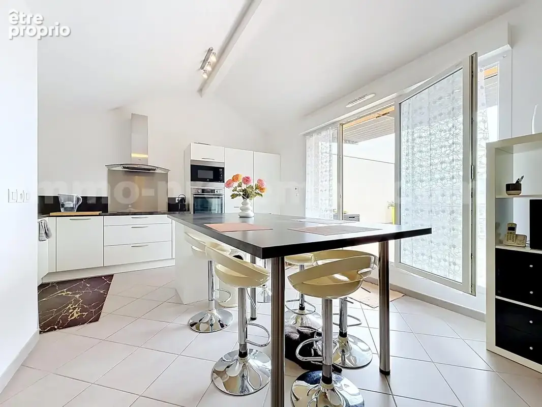 Appartement_T4_Ville_la_grand_Genève_Ceva_tram_Suisse__attique_famille_terrasse_vue_séjour_cuisine_