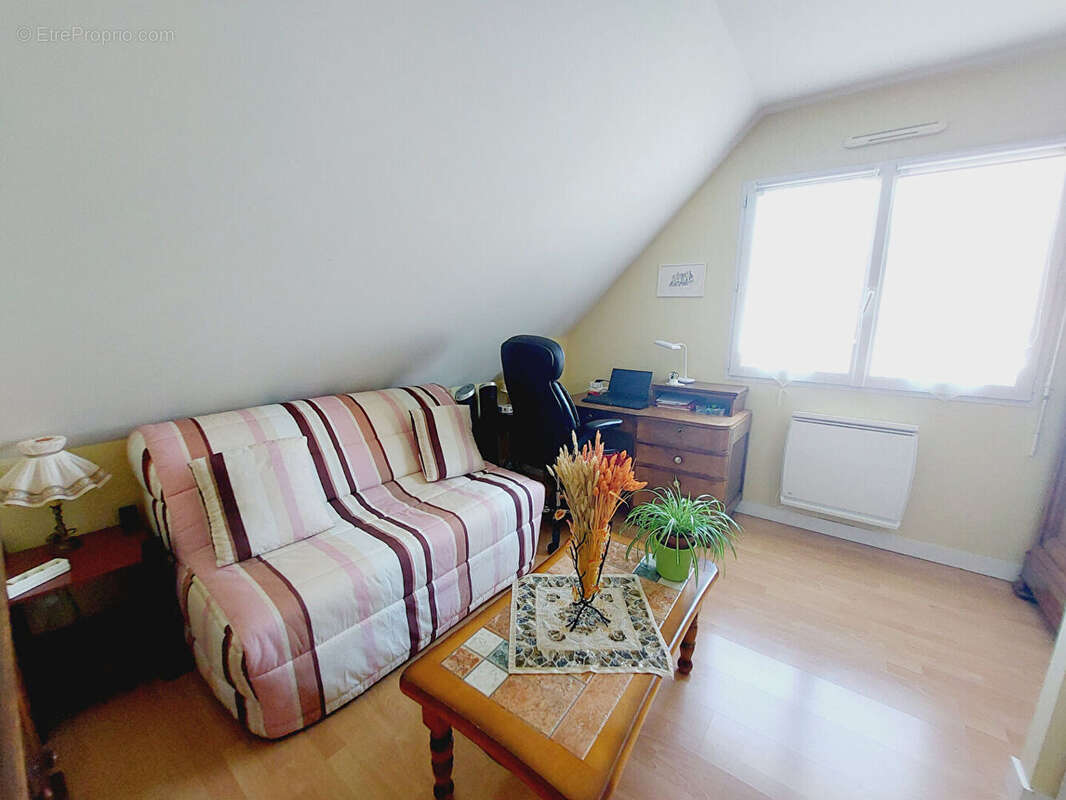 Maison à MONTREUIL-LE-GAST