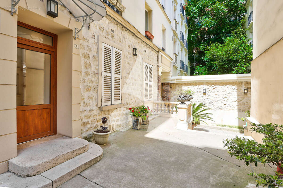 Appartement à PARIS-16E