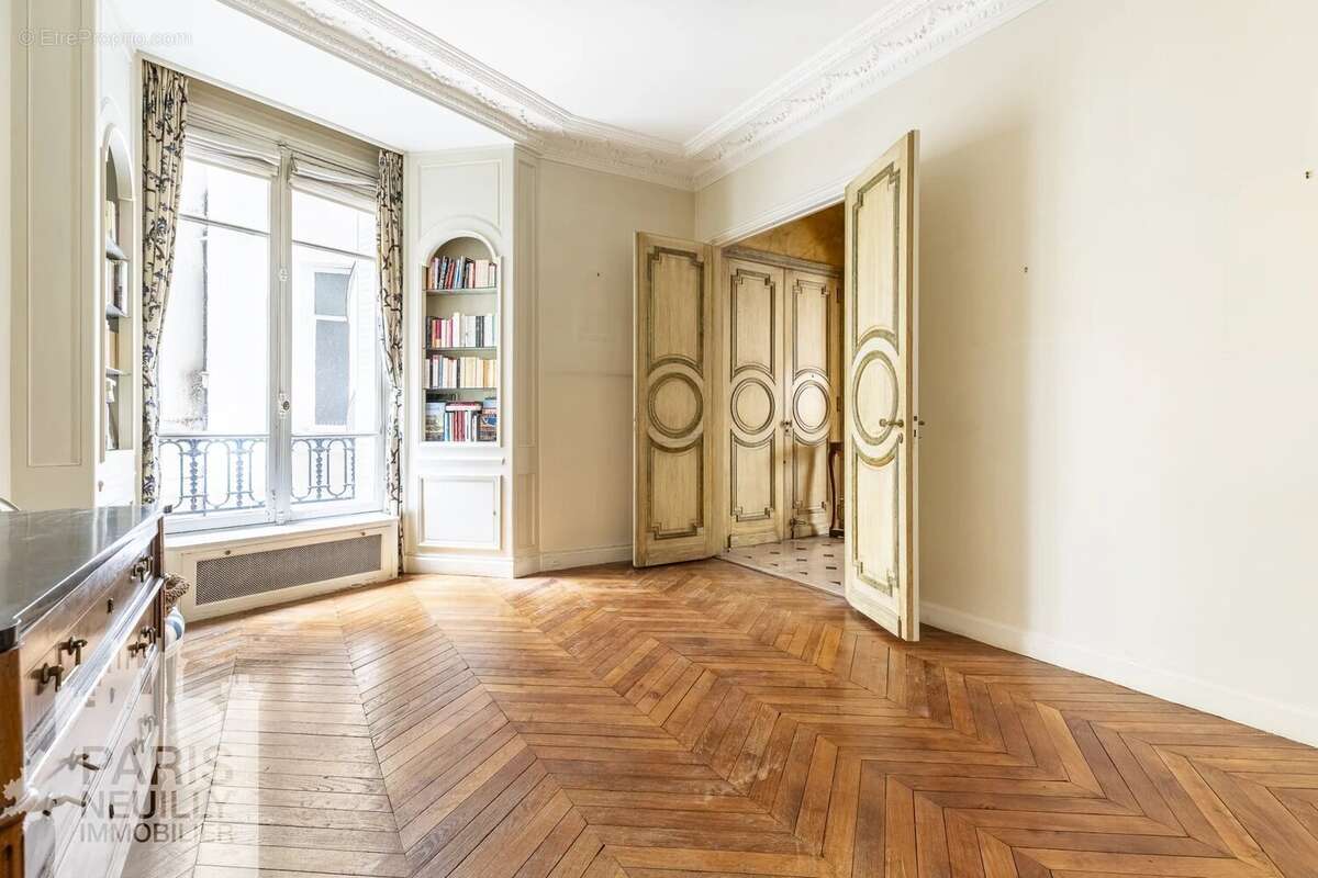 Appartement à PARIS-16E