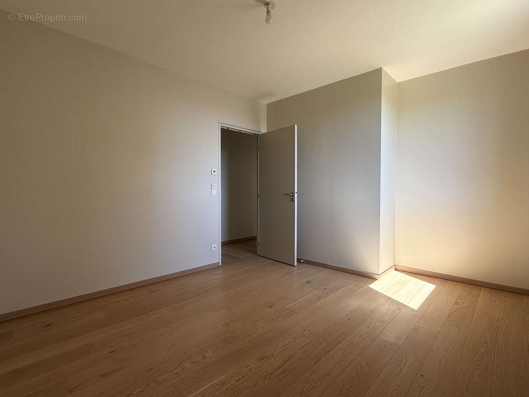 Appartement à CHATEL-SAINT-GERMAIN