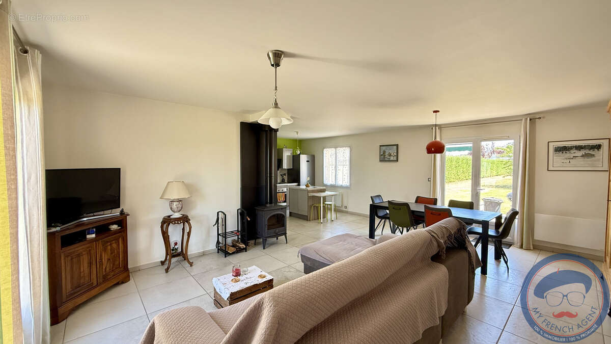 À découvrir sans tarder ! Maison de plain-pied 4 chambres à Pouzay - photo 3