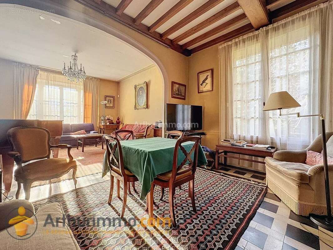 Maison à BOURG-ET-COMIN