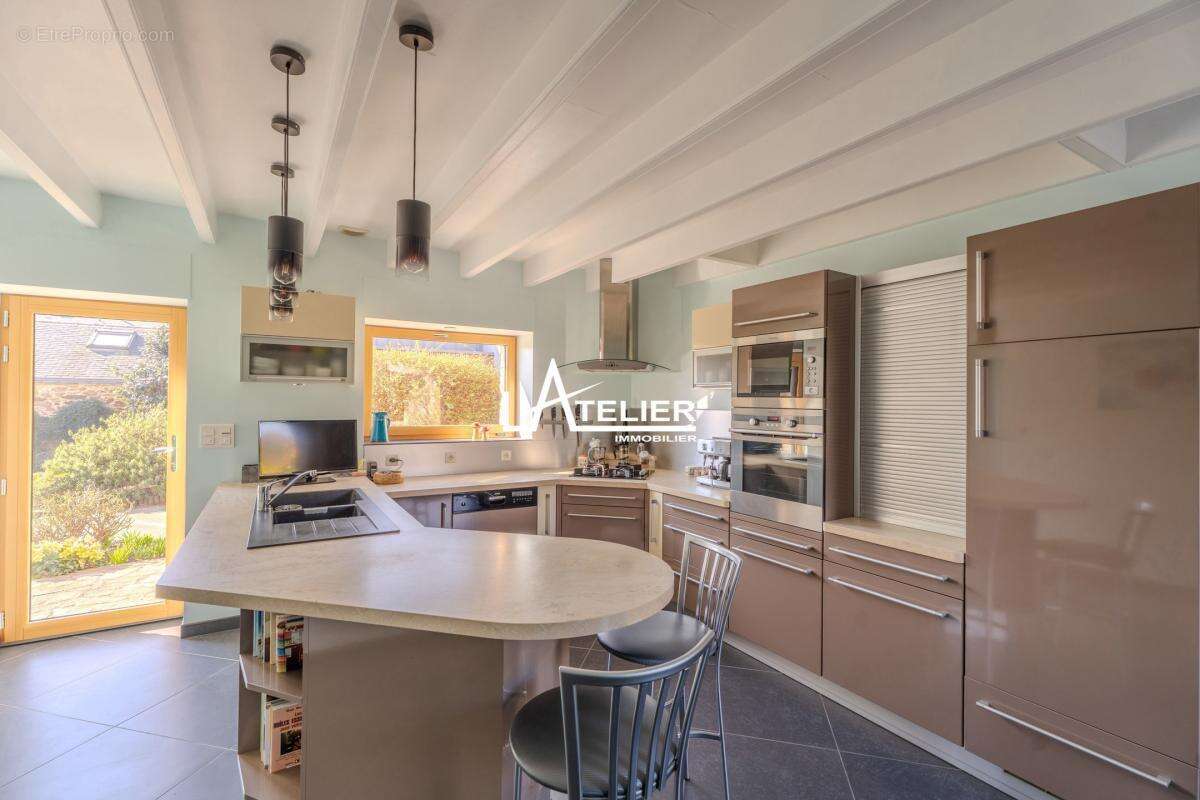 Maison en pierre avec dépendances - gros potentiel - photo 16