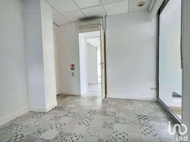 Photo 9 - Commerce à FOURAS