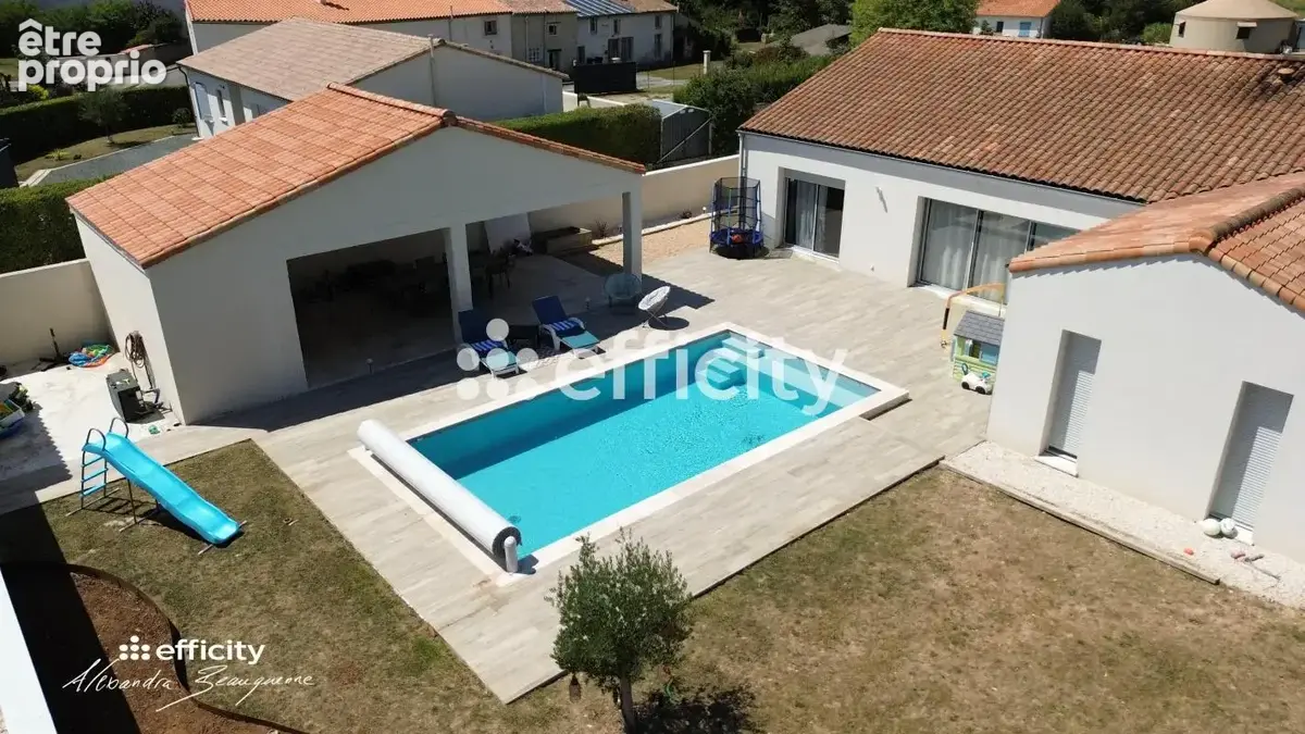 Maison 156 m² à Fors  - photo 2