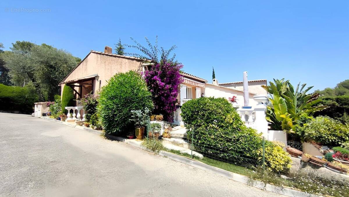 Maison à VALLAURIS