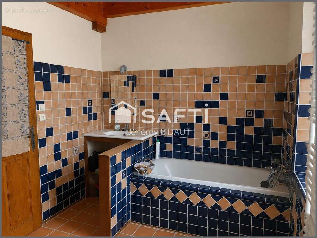 Maison 206 m² à Saint-Berain-Sous-Sanvignes  - photo 9