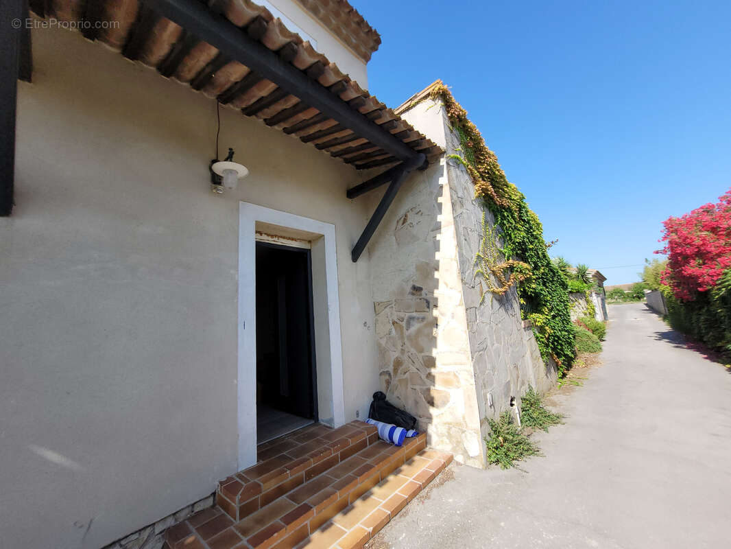Coursan Villa de type 5 de 200 m2 habitable, plus un appartement de type 2 indépendant de 60 m2, piscine sur u - photo 18