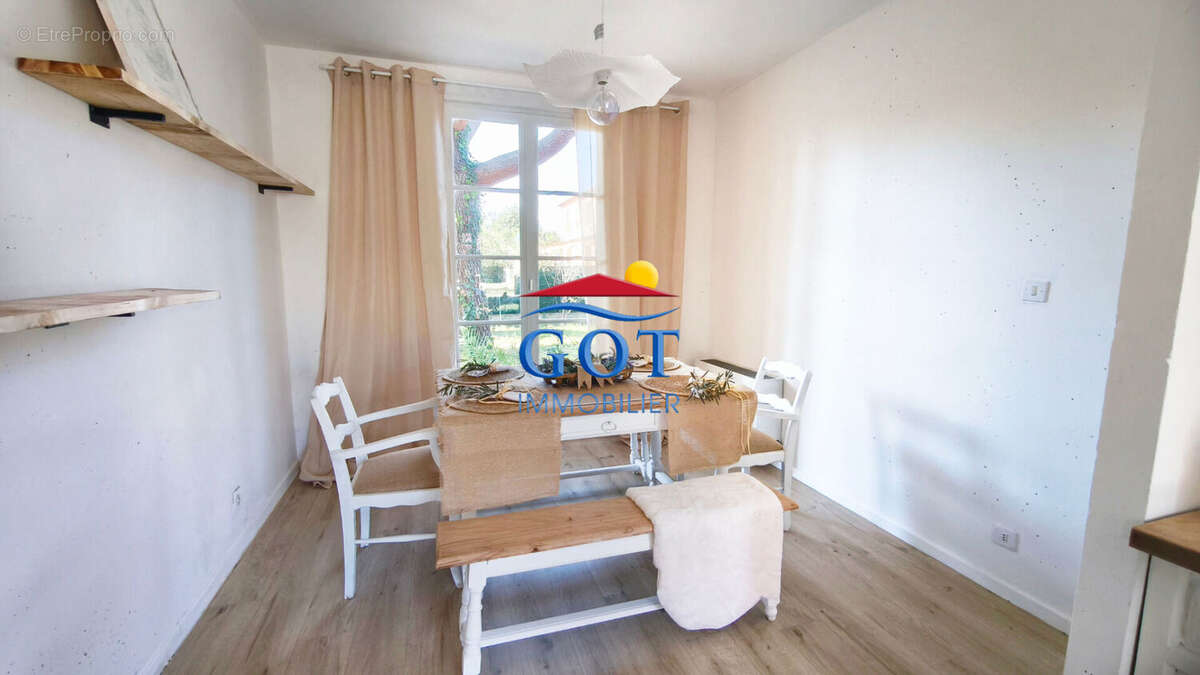 Maison à SAINT-LAURENT-DE-LA-SALANQUE