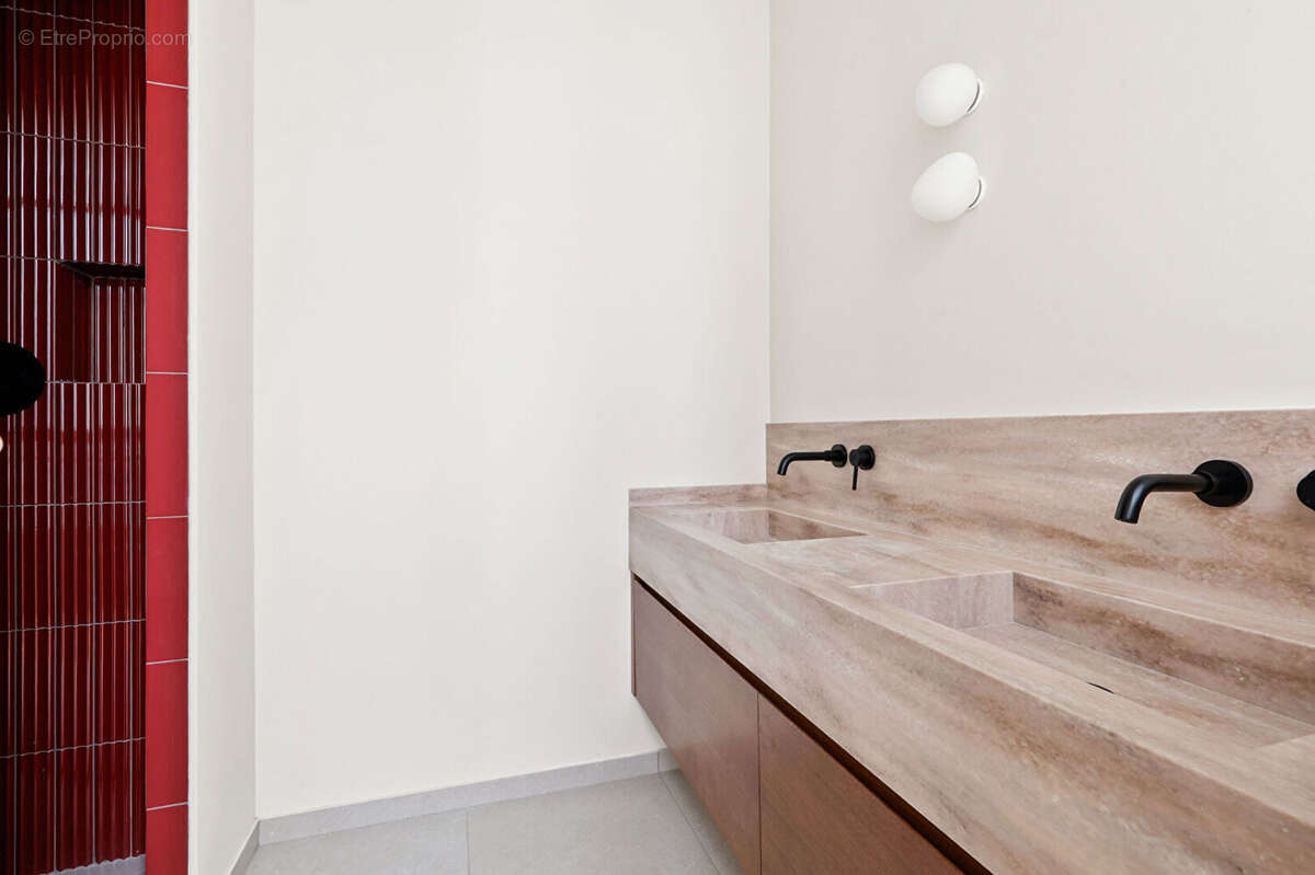 Appartement à PARIS-1E