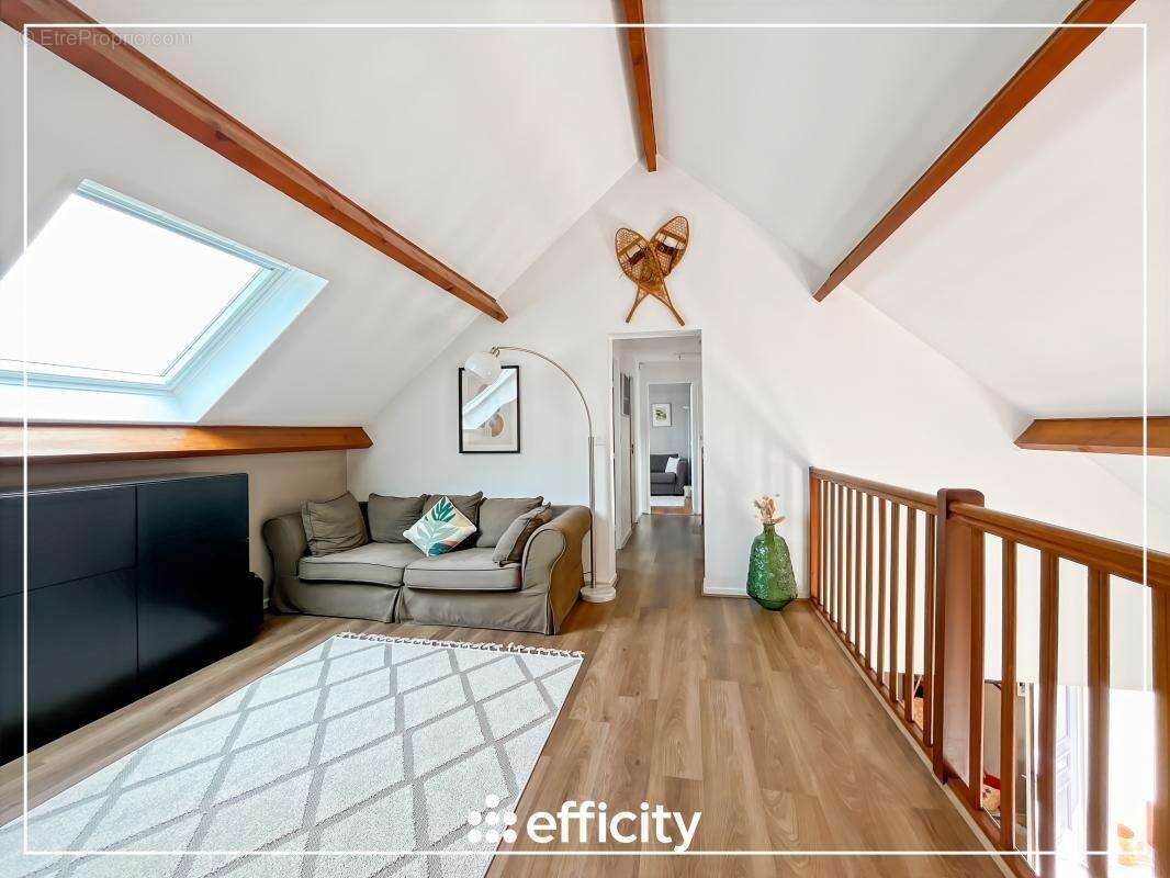 Maison à MANDRES-LES-ROSES