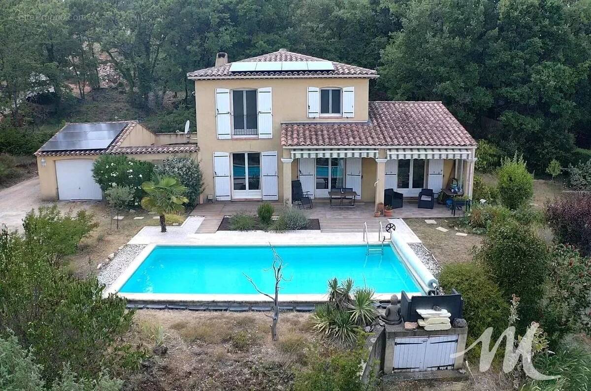 Belle maison  à Montmeyan, avec piscine, garage et 4 chambres! - photo 1