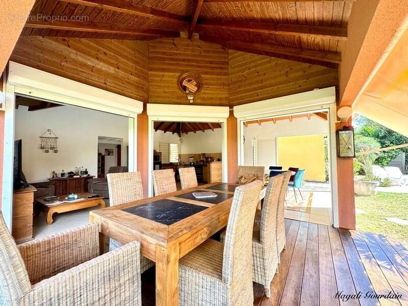 Saint-françois – à 100 mètres de la mer, ensemble immobilier de 3 villas indépendantes - photo 4