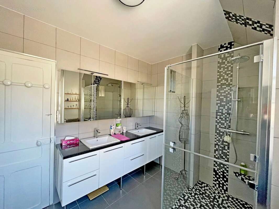 Maison à MONTSAUCHE-LES-SETTONS