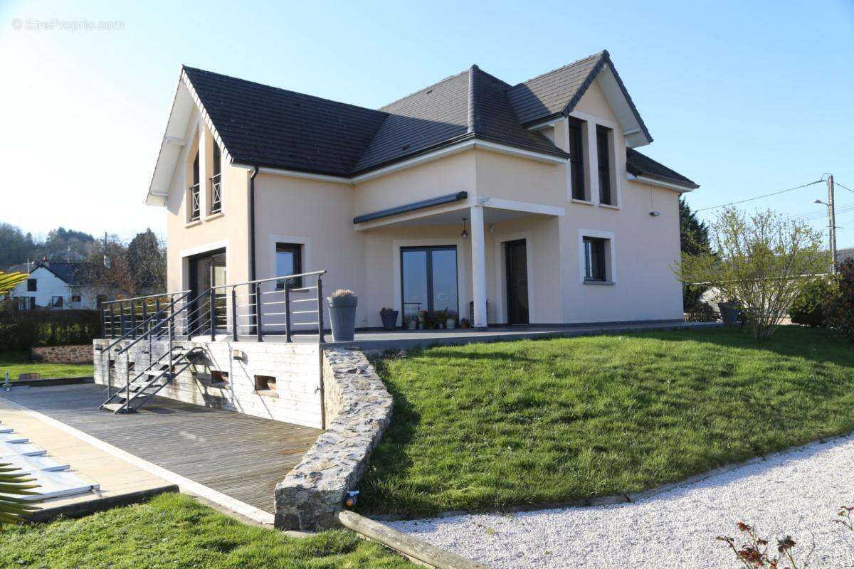 Maison à LUZY