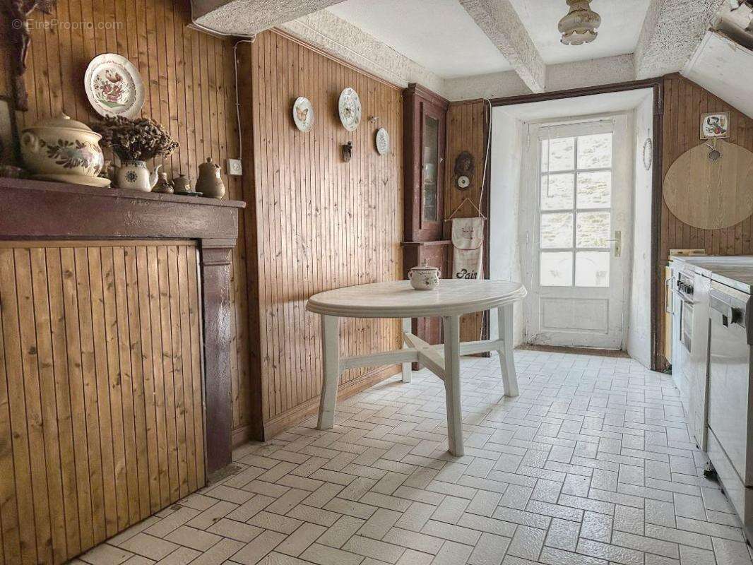 Immeuble d'habitation  et commerce de 177 m2 en centre ville - photo 17