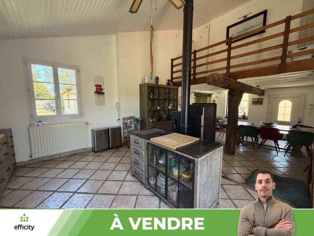 Maison 175 m² à Gizay  - photo 11