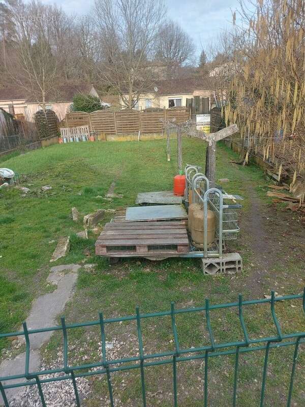 Maison à NOTRE-DAME-DE-SANILHAC