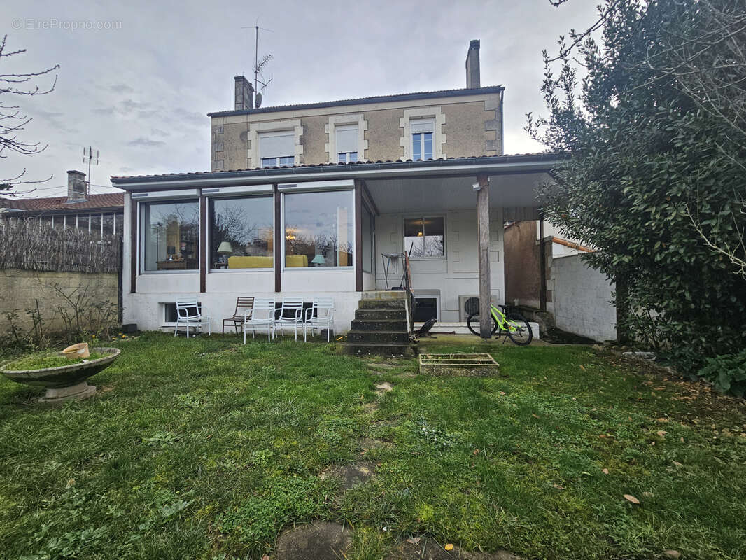 Maison à SAINTES