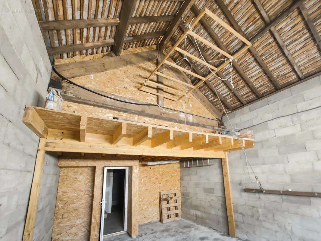 Maison à MONTFORT-LE-GESNOIS
