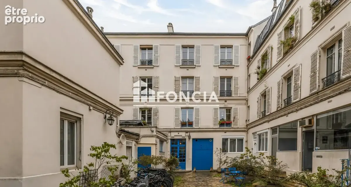 Appartement familial typiquement parisien, avec un vrai potentiel ! - photo 3