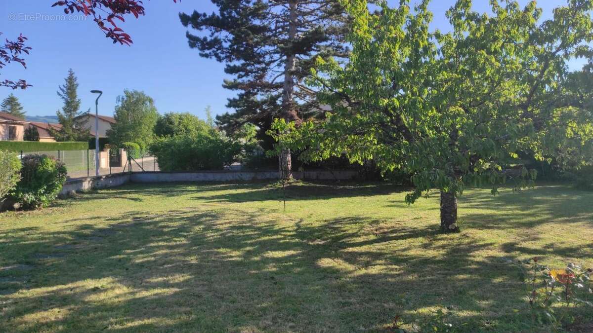 Terrain à L&#039;ARBRESLE