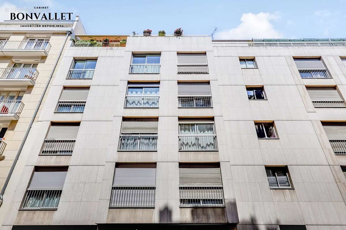 Paris 15e – Boucicaut/Lourmel – 2 pièces de 47 m² à rénover, plein sud, 1er étage avec ascenseur - photo 12