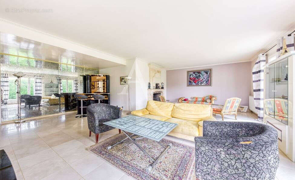 Maison à OZOIR-LA-FERRIERE