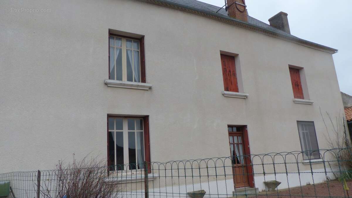 Dpt Deux Sèvres (79), à vendre proche de AIRVAULT maison P5, terrain 1335 m² - photo 10